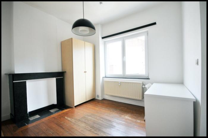 单人间 40 m² 在 Liege Botanique / rue Saint-Gilles / Jonfosse