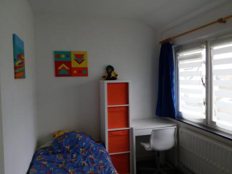 Room in owner's house 8 m² in Outside Liege